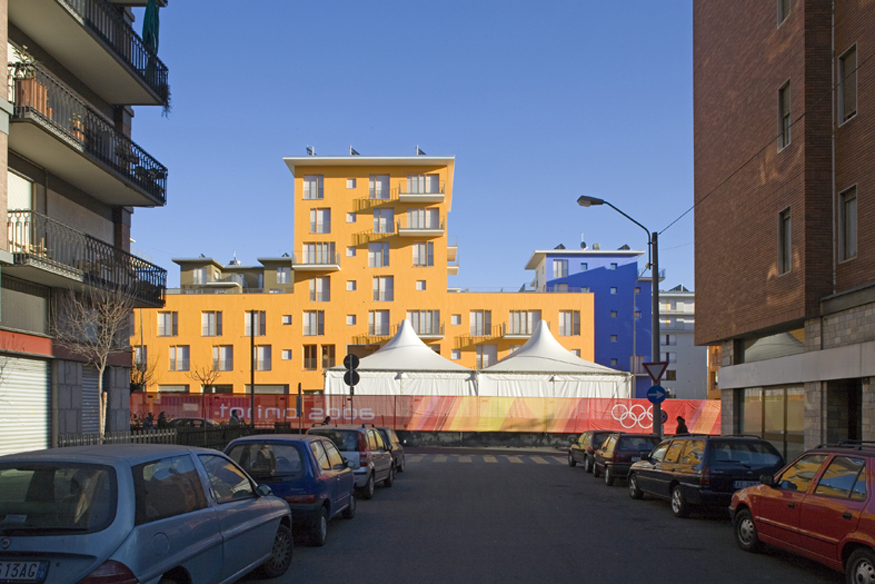 Olympisches Dorf Turin 2006; Farbgestaltung: Erich Wiesner, Berlin;Architekten: Benedetto Camerana, Turin; Steidle & Partner, München;Hilmer & Sattler, München; Ortner & Ortner, Berlin; Diener & Diener, Basel;Krischanitz, Wien + Berlin; Derossi,  Tur