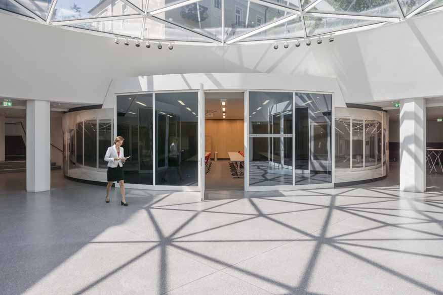 M MRE foyer konferenzzentrum