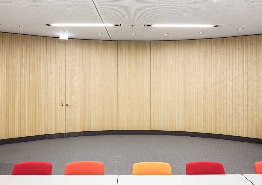 munich re - holzpaneele konferenzraum