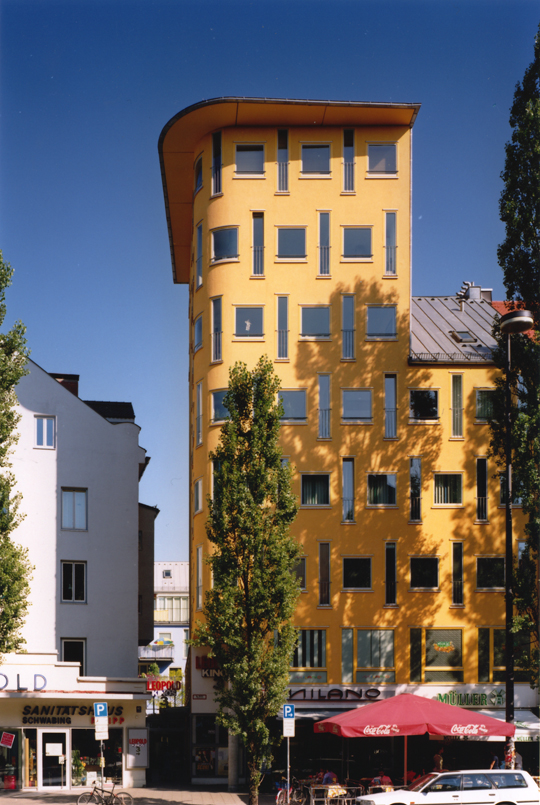f_frontal_leopoldstrasse_hochformat_co_Fvg_3-4_540px